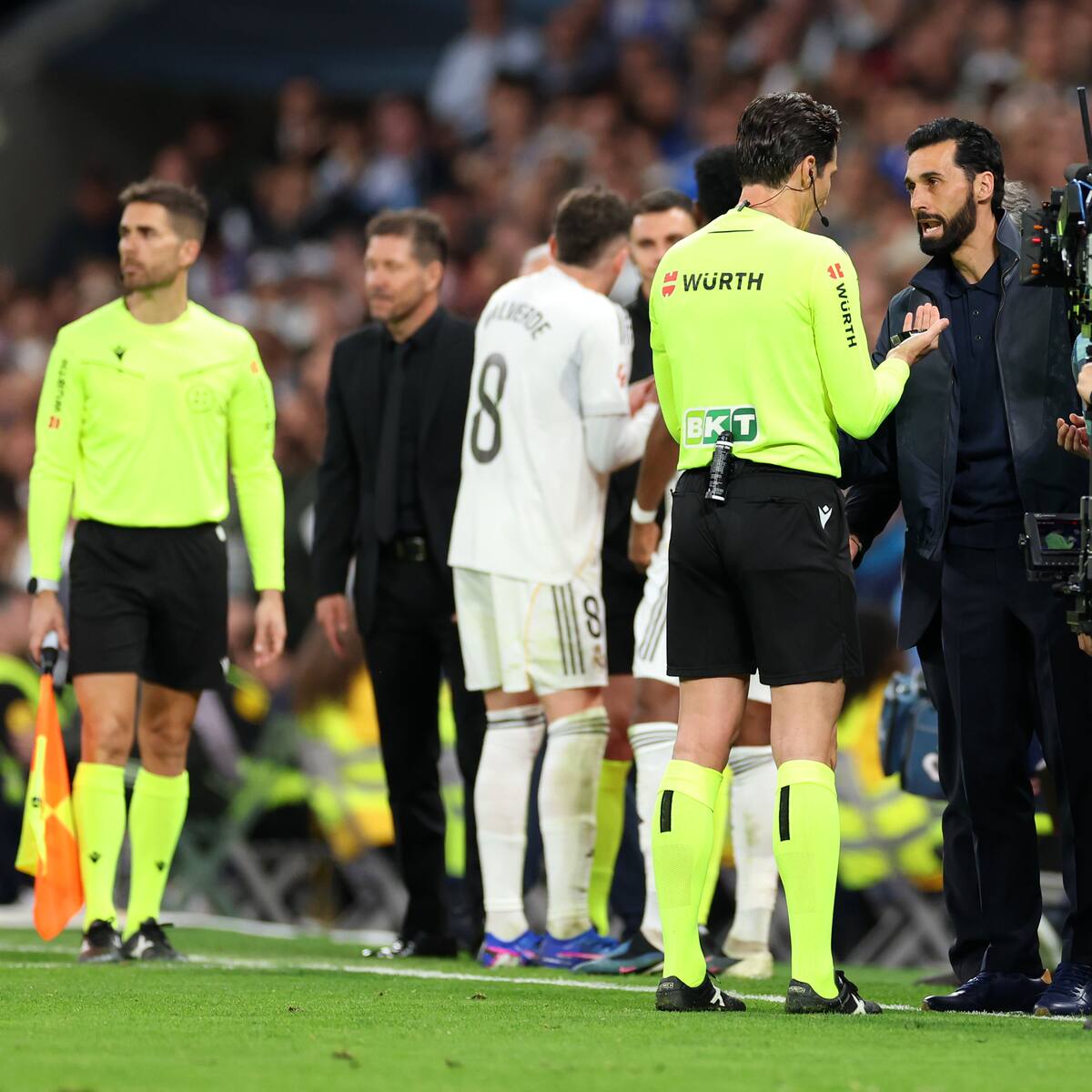 Iturralde González analiza dos jugadas inadvertidas que influyeron en el derbi: "Tenía muchas ganas de que no sucediese nada más"