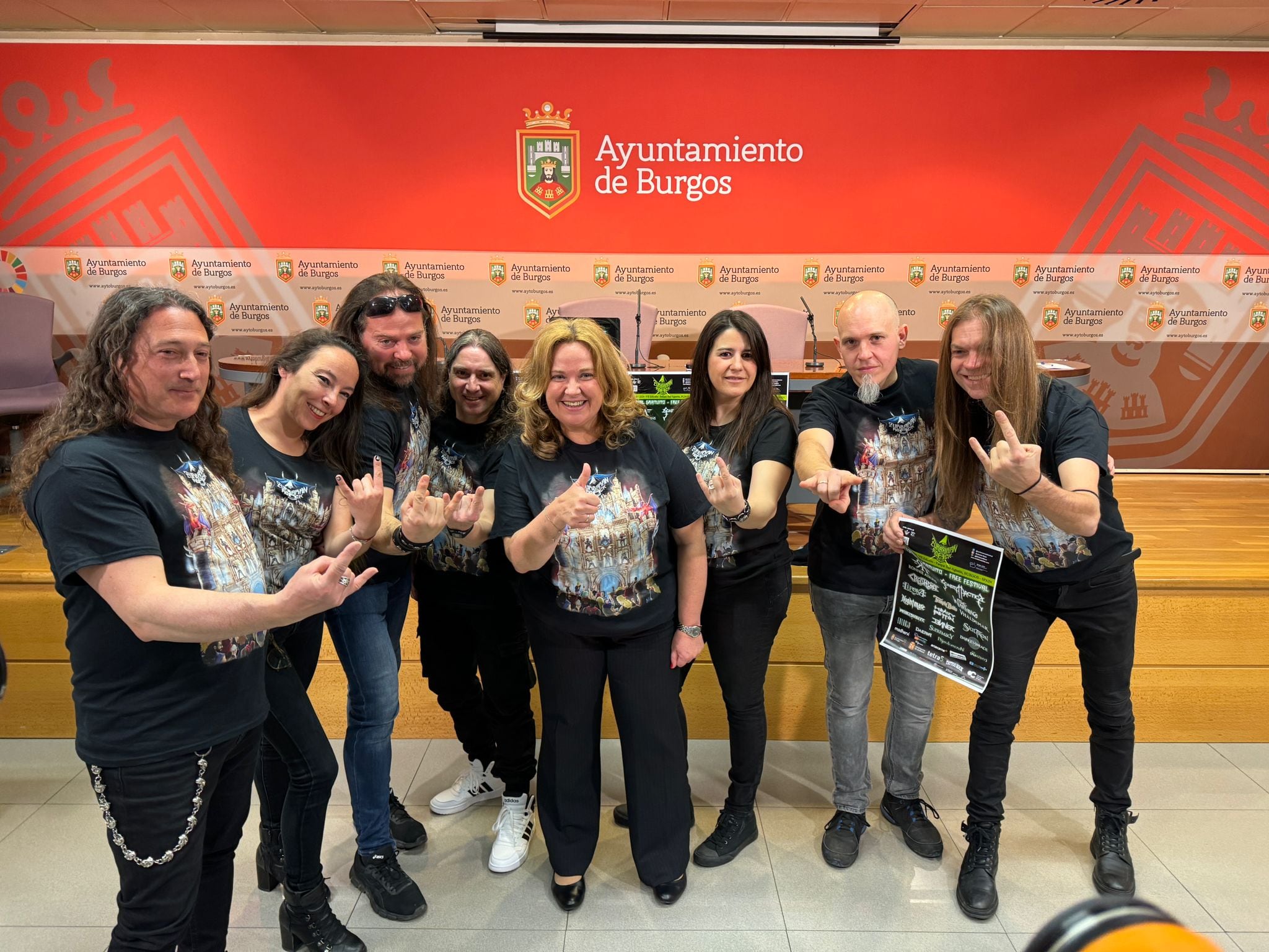 La alcaldesa de Burgos junto a los promotores del festival Zurbarán Rock