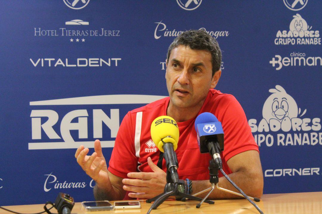 Pepe Masegosa durante la rueda de prensa en Chapín 