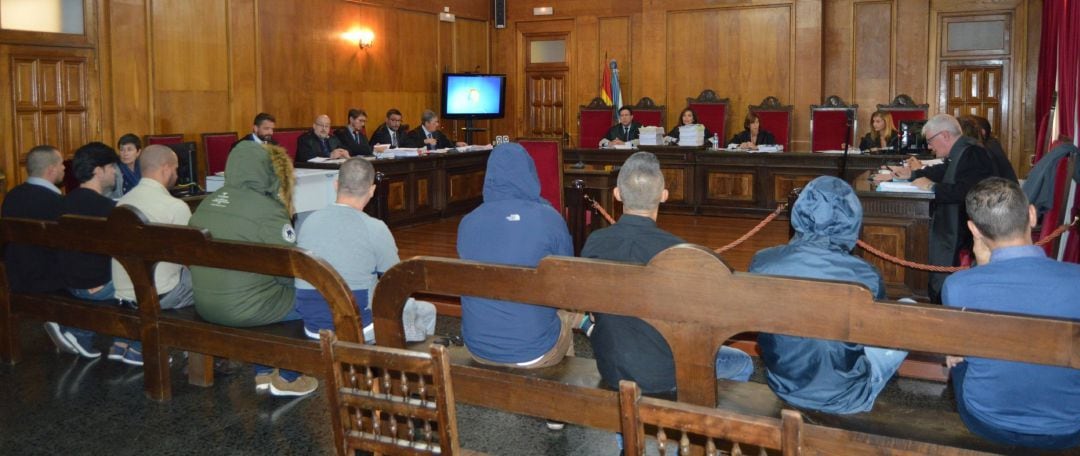 Los nueve acusados durante la apertura del juicio