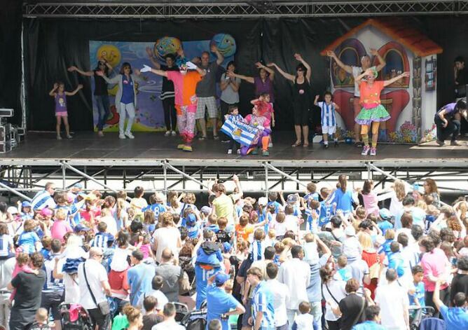 Los payasos Pirritx eta Porrotx hicieron las delicias de los más pequeños en Zubieta.