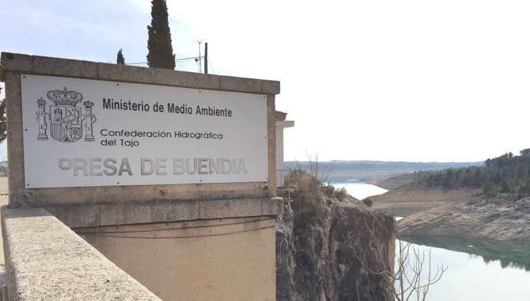 El azud se ha proyectado en la cola del embalse de Buendía.