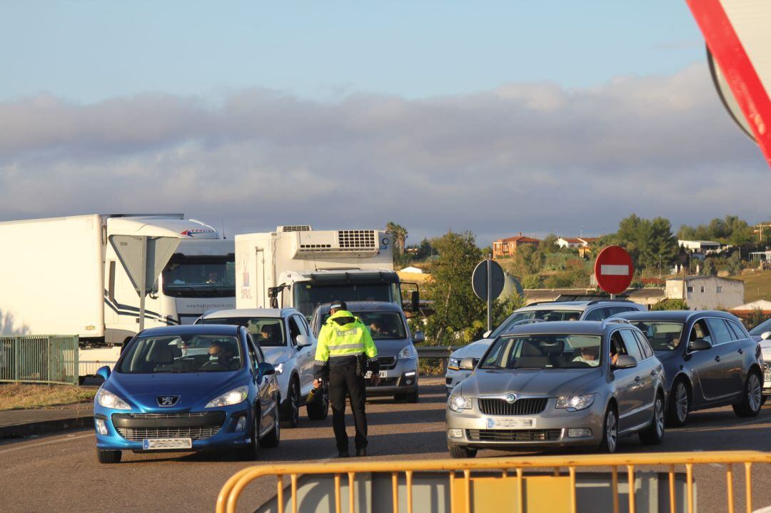 Controles de acceso a la población de Almendralejo