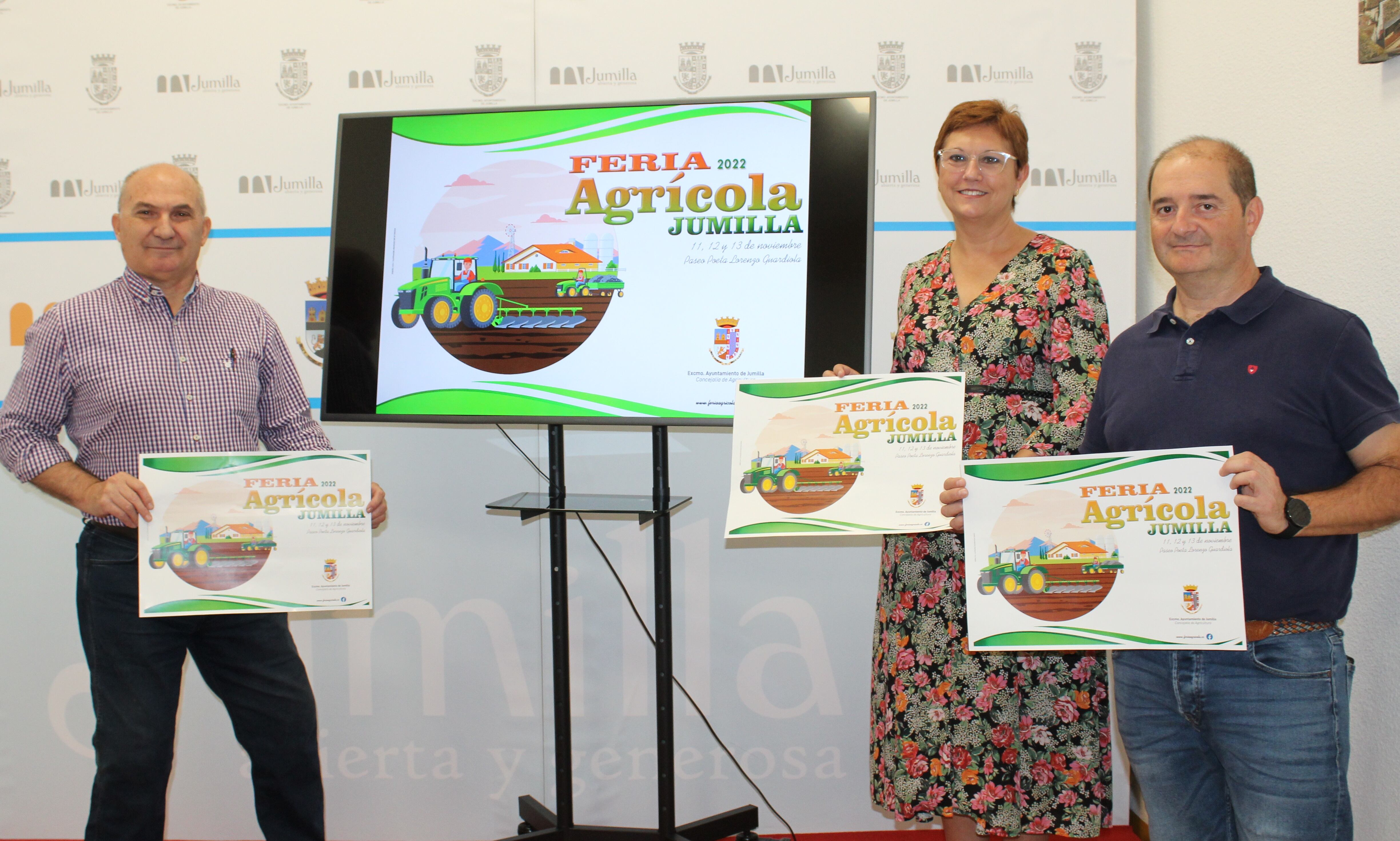 La alcaldesa y el concejal de agricultura, entre otros, durante la presentación de la Feria Agrícola 2022