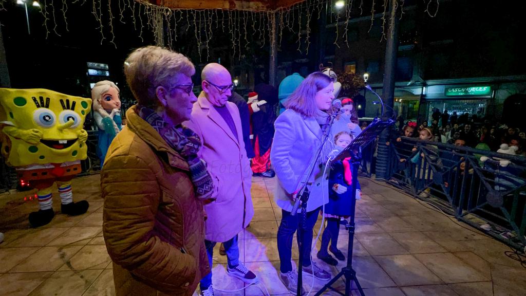 Momento de la intervención de la alcaldesa, M ª Teresa García, en la inauguración del Alumbrado Extraordinario de Navidad