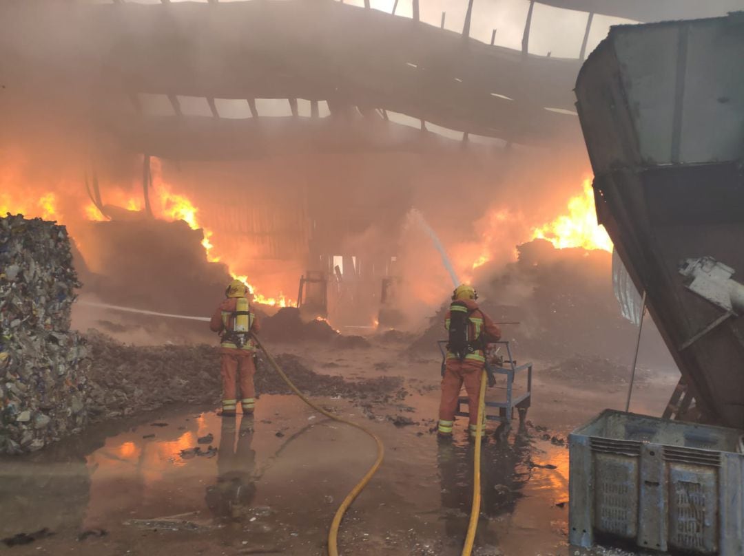 Incendio en el polígono industrial La RevaI