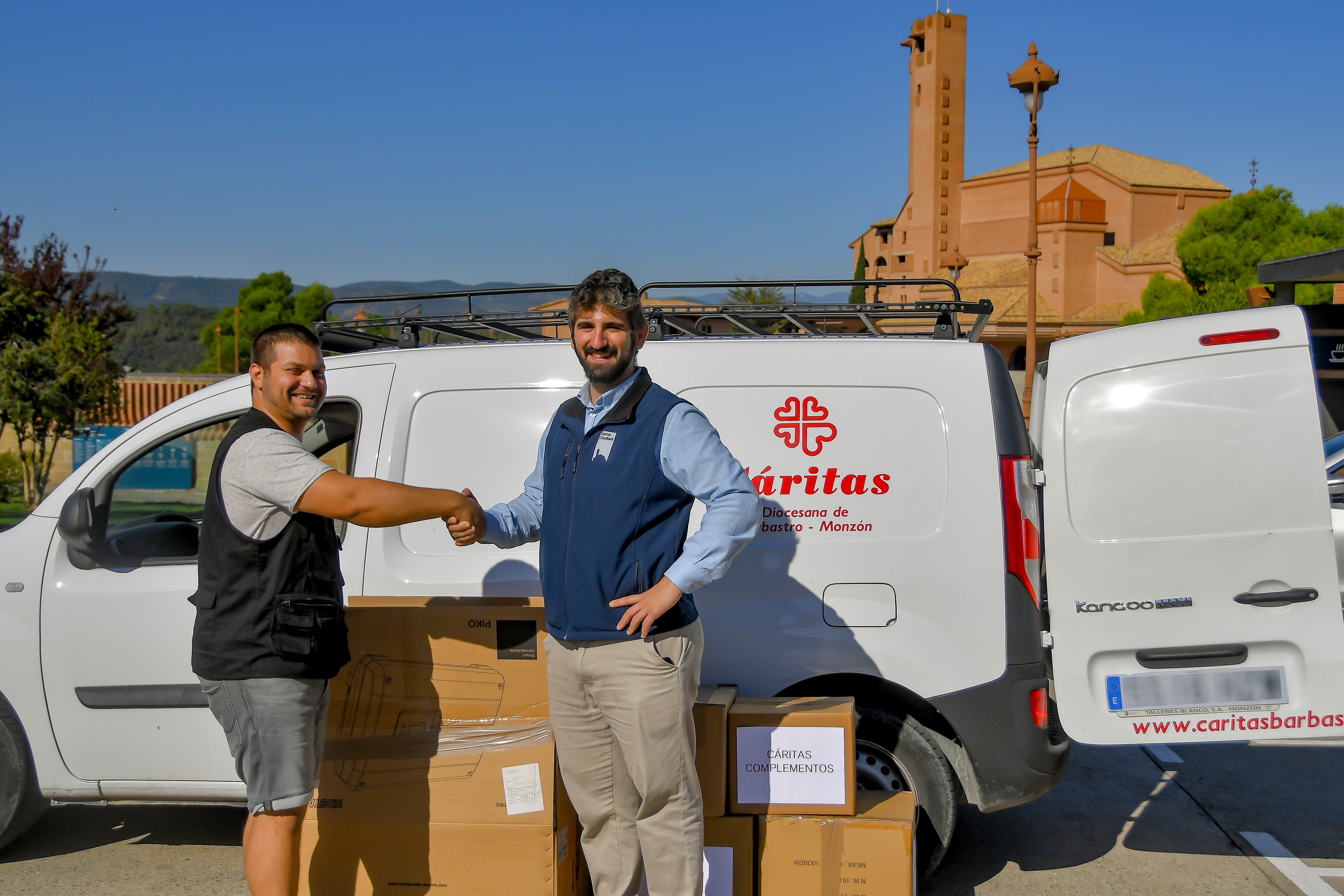 Entrega a Cáritas Barbastro-Monzón productos recogidos en la Jornada Mariana de la Familia de Torreciudad