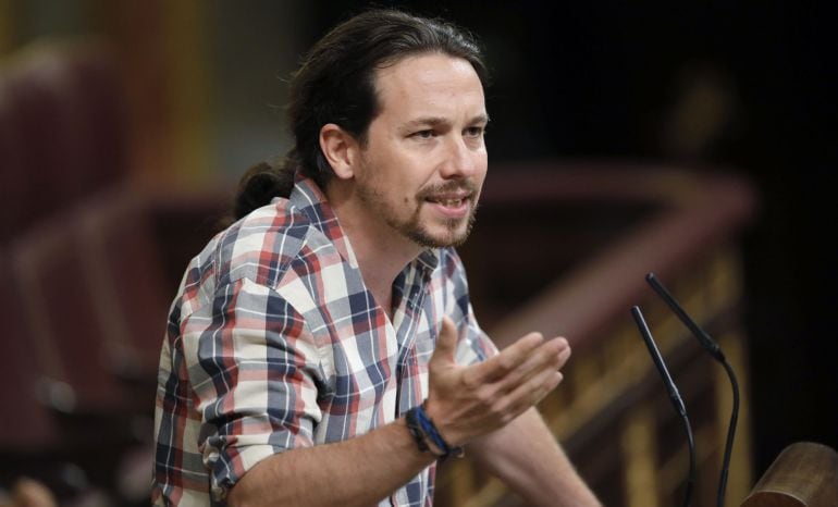 El líder de Podemos, Pablo Iglesias, durante su intervención en la tercera sesión del debate de investidura, esta tarde en el Congreso de los Diputados