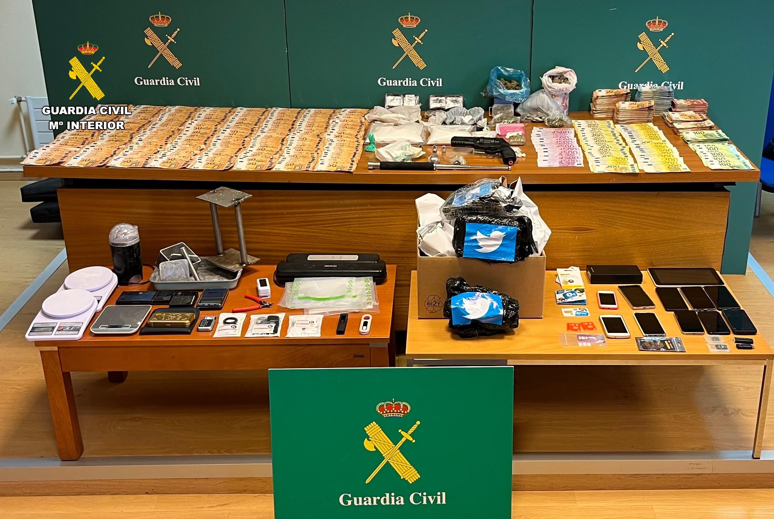 Material incautado por la Guardia Civil en la operación &#039;Campodium&#039;