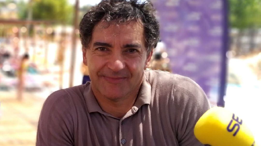 El secretario autonómico de Turismo durante su entrevista en La Radio al Sol