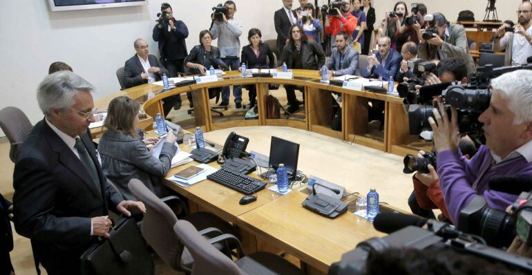 Julio Fernández Gayoso en una comparecencia en el Parlamento de Galicia