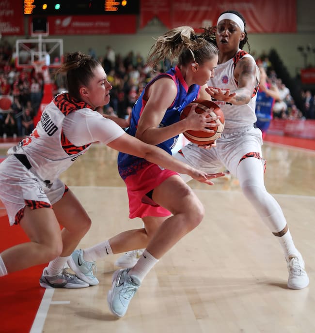 Imagen del Villeneuve d´Ascq-Baxi del duelo final de Eurocup (foto: Mariño / Cadena SER)