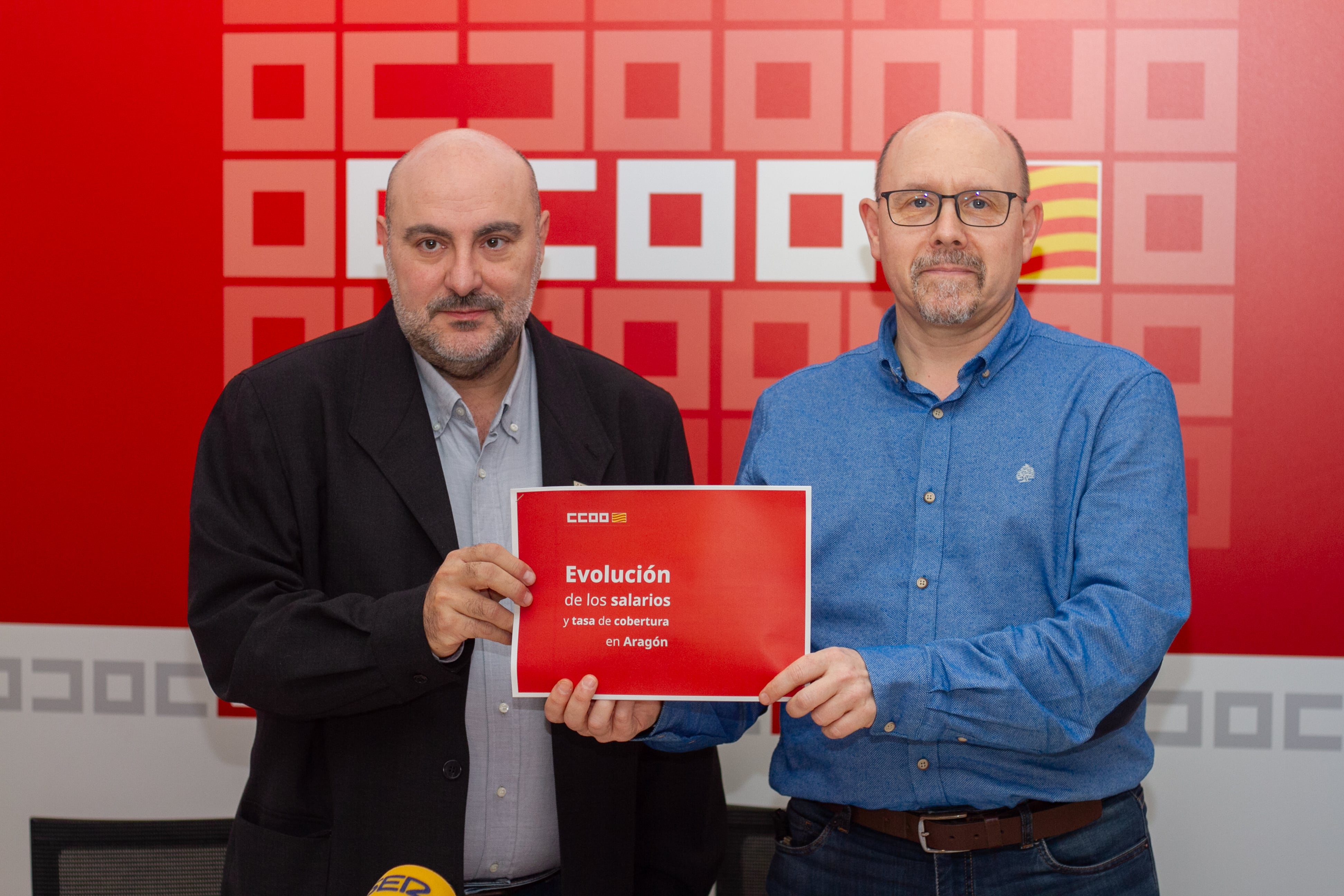 El secretario general de CC. OO. Aragón, Manuel Pina, y el responsable de Acción Sindical, Pablo Castillo, en la presentación del informe