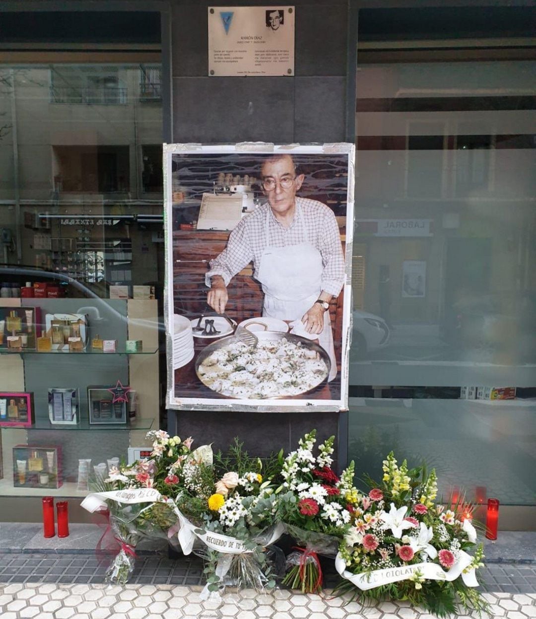 Ofrenda floral a Ramón Díaz