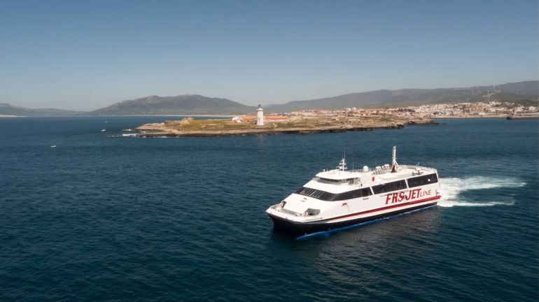 Barco rápido con el que la naviera FRS cubre la línea Tarifa-Tánger