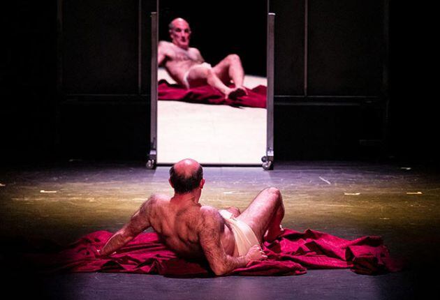 Escena perteneciente a Enrique IV con Luis Martínez Arasa como protagonista.