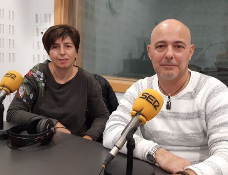 Ana López, oncóloga del Hospital &#039;Severo Ochoa&#039;, y Antonio, paciente con cáncer de pulmón, en los estudios de &#039;Hoy por Hoy&#039;