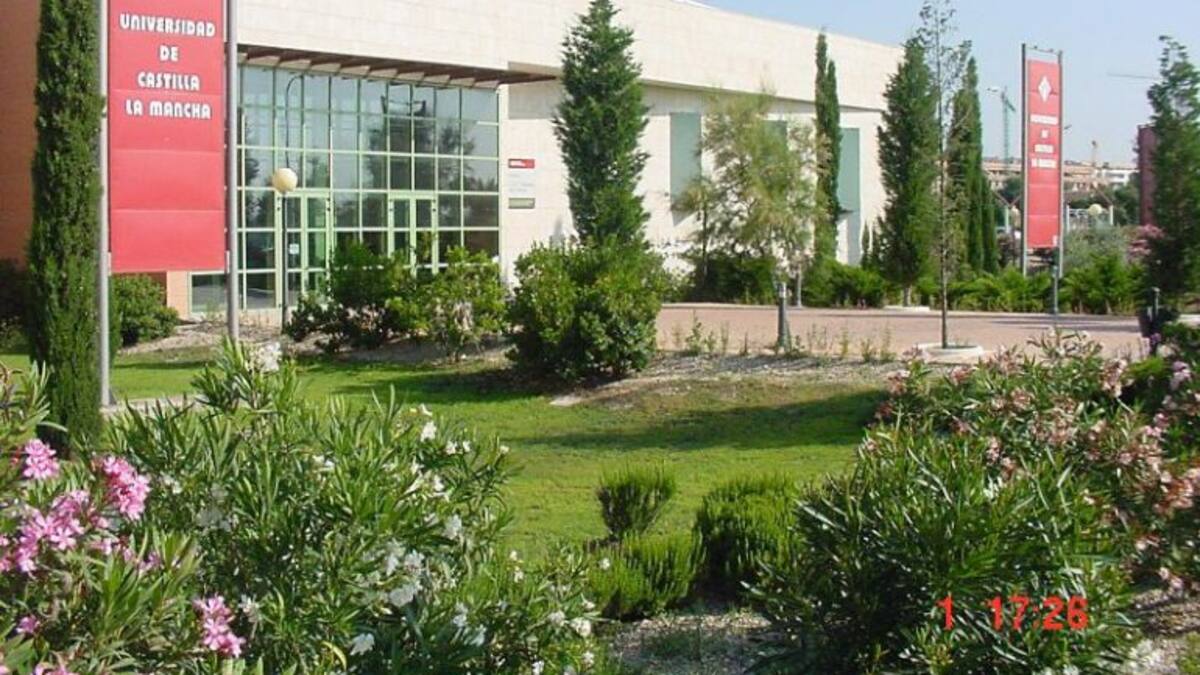 Duras críticas al rector de la UCLM por el trato que recibe Talavera