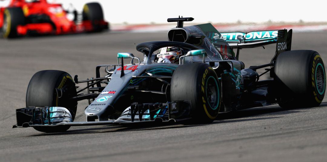 Hamilton, por delante de Vettel durante la carrera