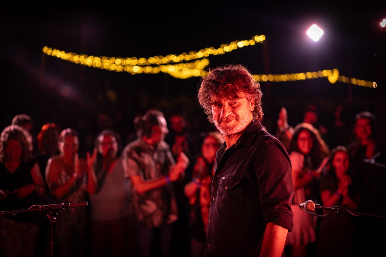 Quique González desnuda sus canciones en el Fuerte de Navidad en Cartagena.