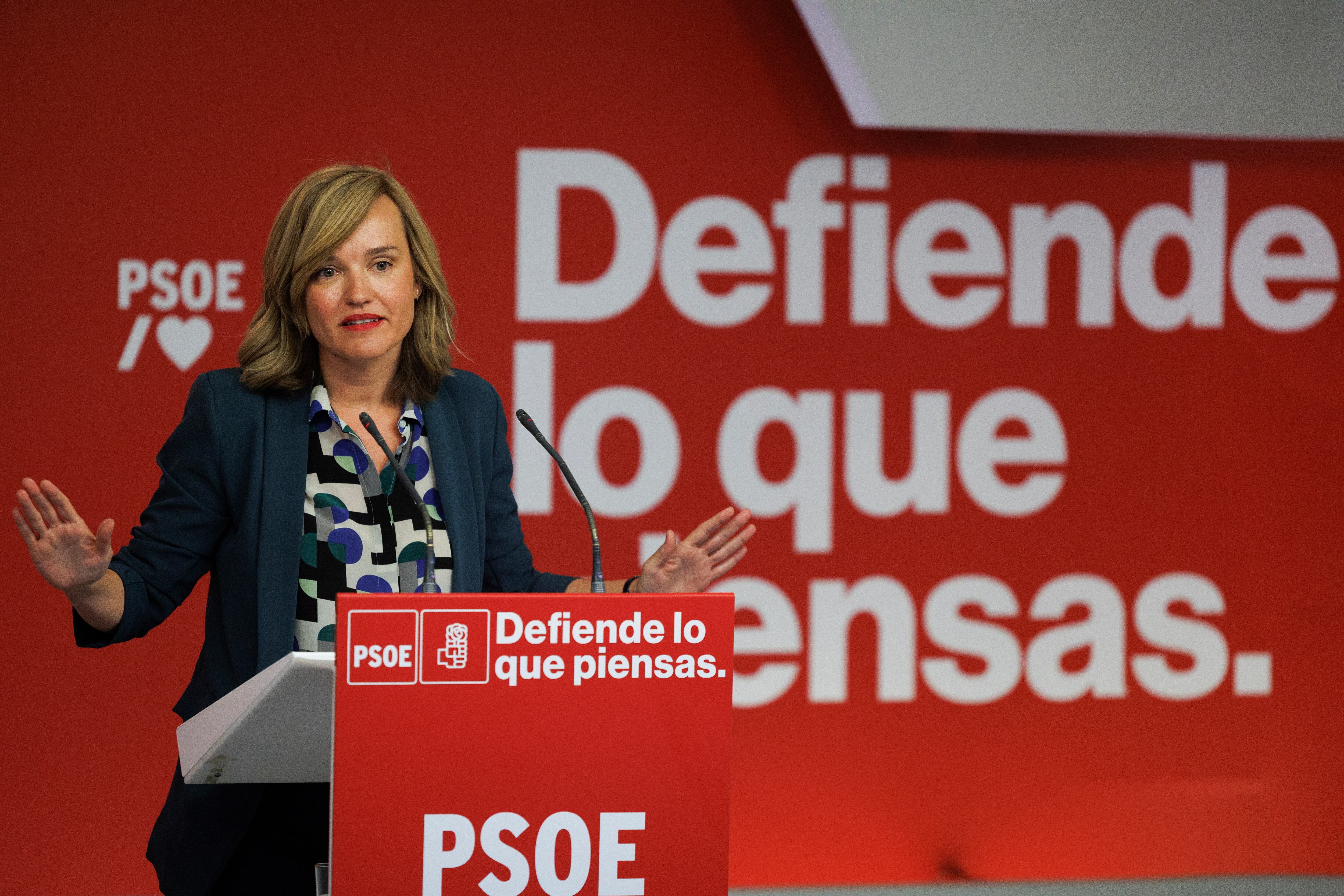 La portavoz de la ejecutiva y Ministra de Educación y Formación Profesional, Pilar Alegría llega a Elda. EFE/Sergio Pérez