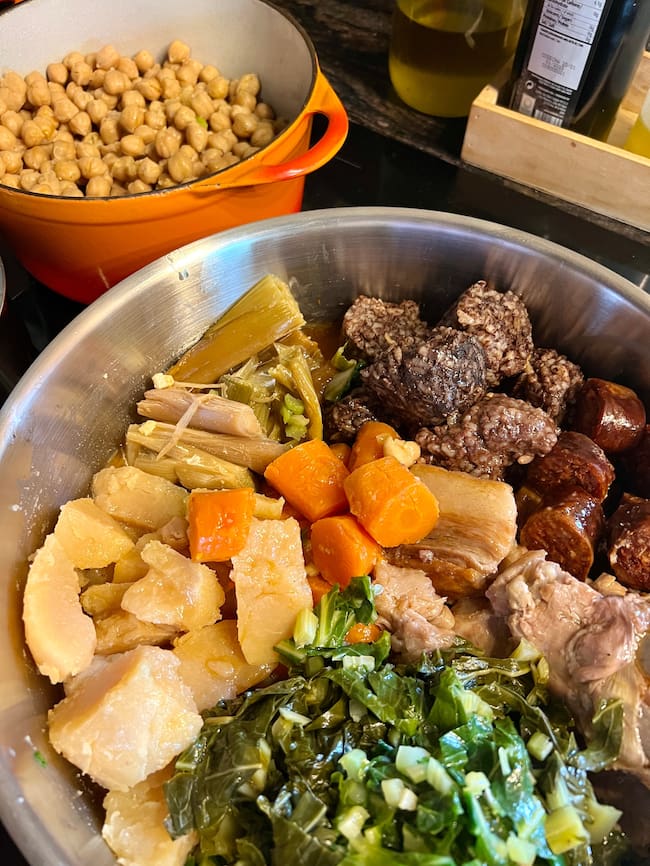 Ingredientes del cocido pasiego.