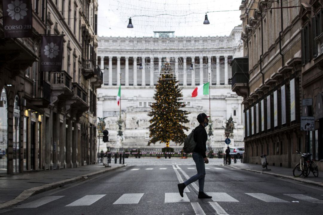 Las calles de una Roma confinada con la Plaza Venecia al fondo. 