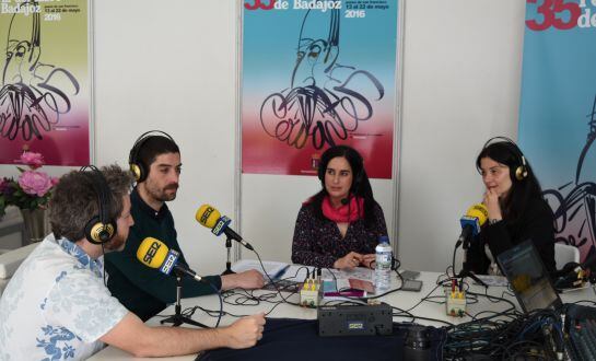 Sara Herculano y los artistas Javier Jubera y Juan Díaz-Faes