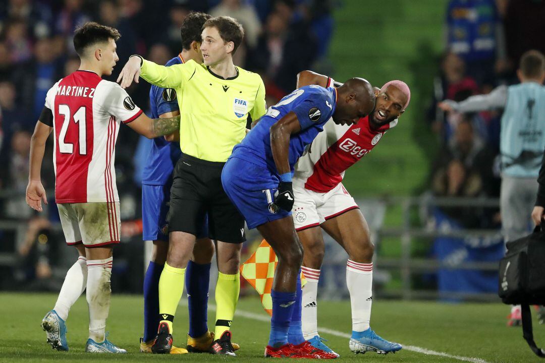 Allan Nyom (Getafe) y Ryan Babel (Ajax) 