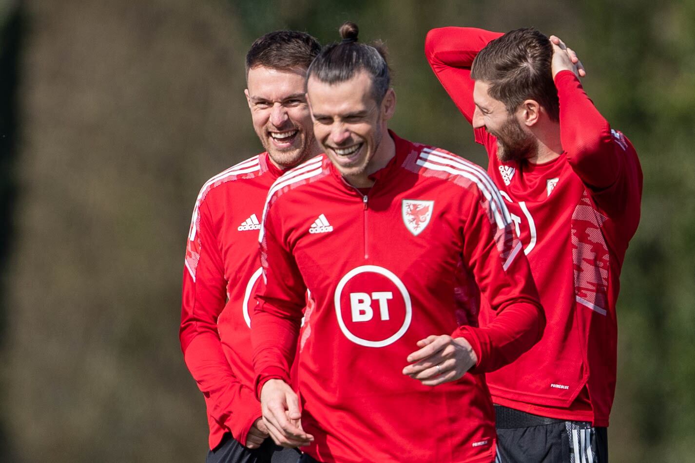 Gareth Bale durante una sesión de entrenamiento con Gales