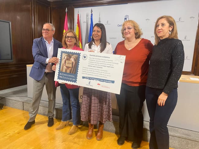 Representantes de Bienestar Social y de Teleasistencia con Gema