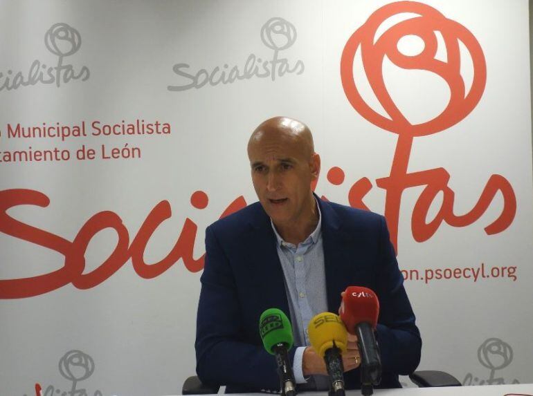 José Antonio Díez, portavoz socialista, durante la rueda de prensa