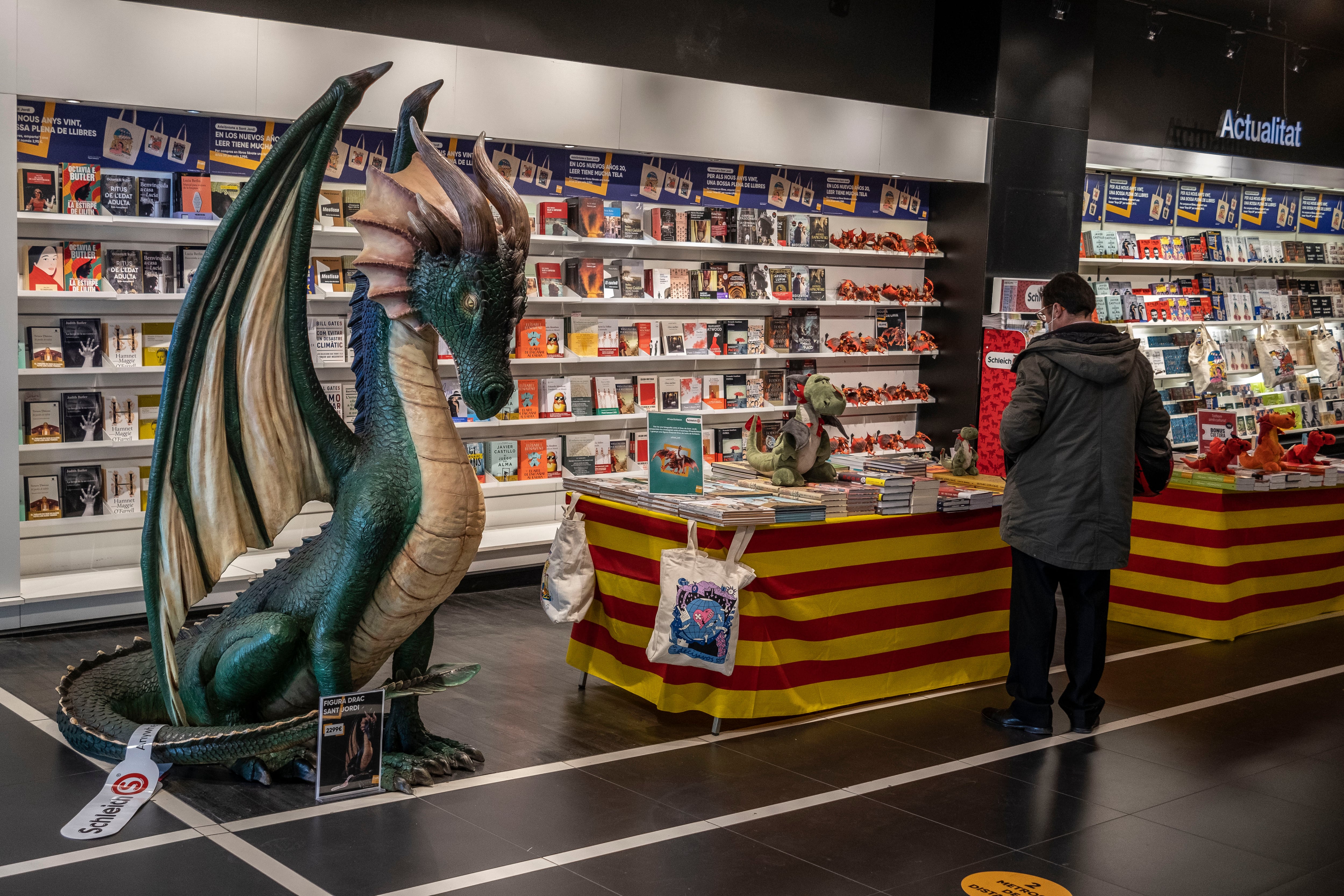 Sección de libros en un FNAC