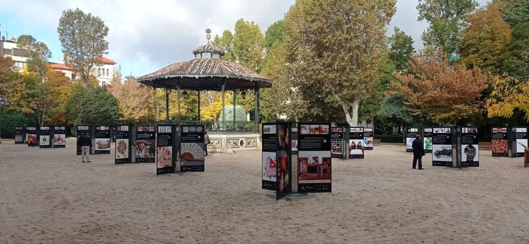 Hay un centenar de paneles en el Paseo de los Artesanos