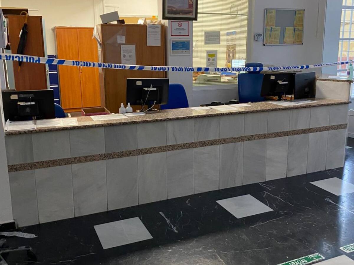 Dos meses y sin rastro de la mampara de protección en el Centro de Salud de Jódar