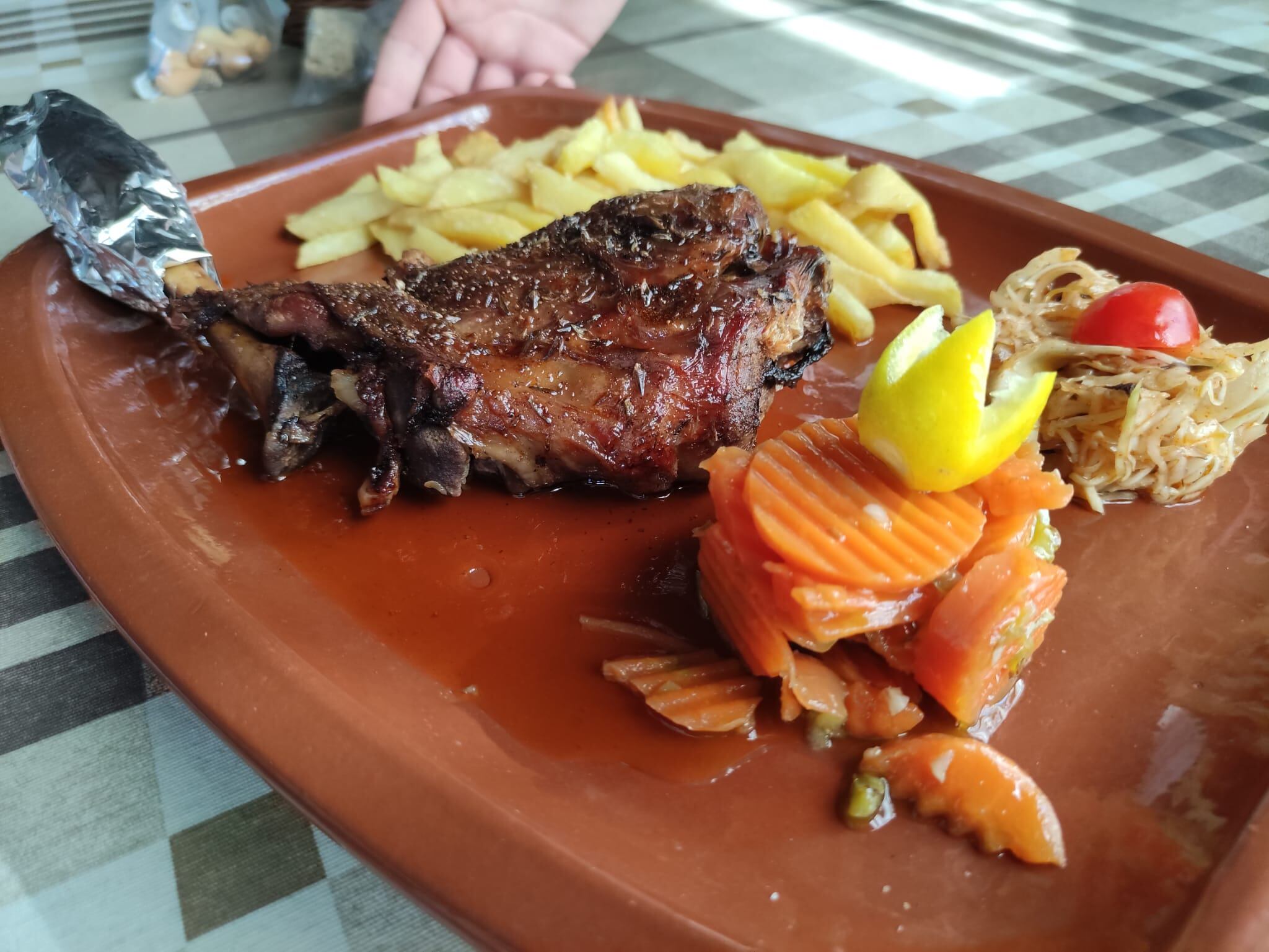 Pata de cabrito lechal al horno