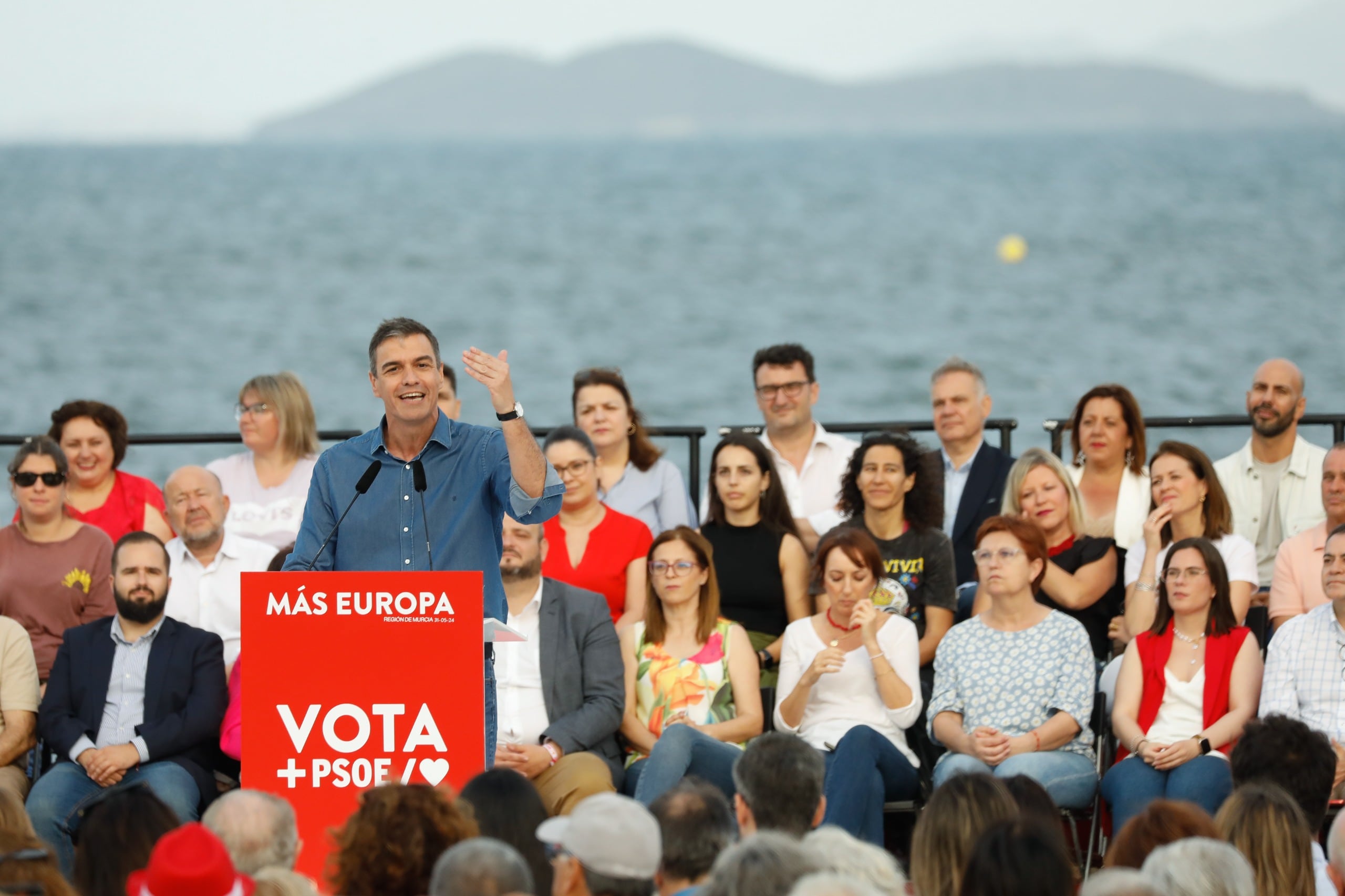 Pedro Sánchez, secretario del PSOE y presidente del Gobierno, durante su intervención en el mitin celebrado en Los Alcázares.