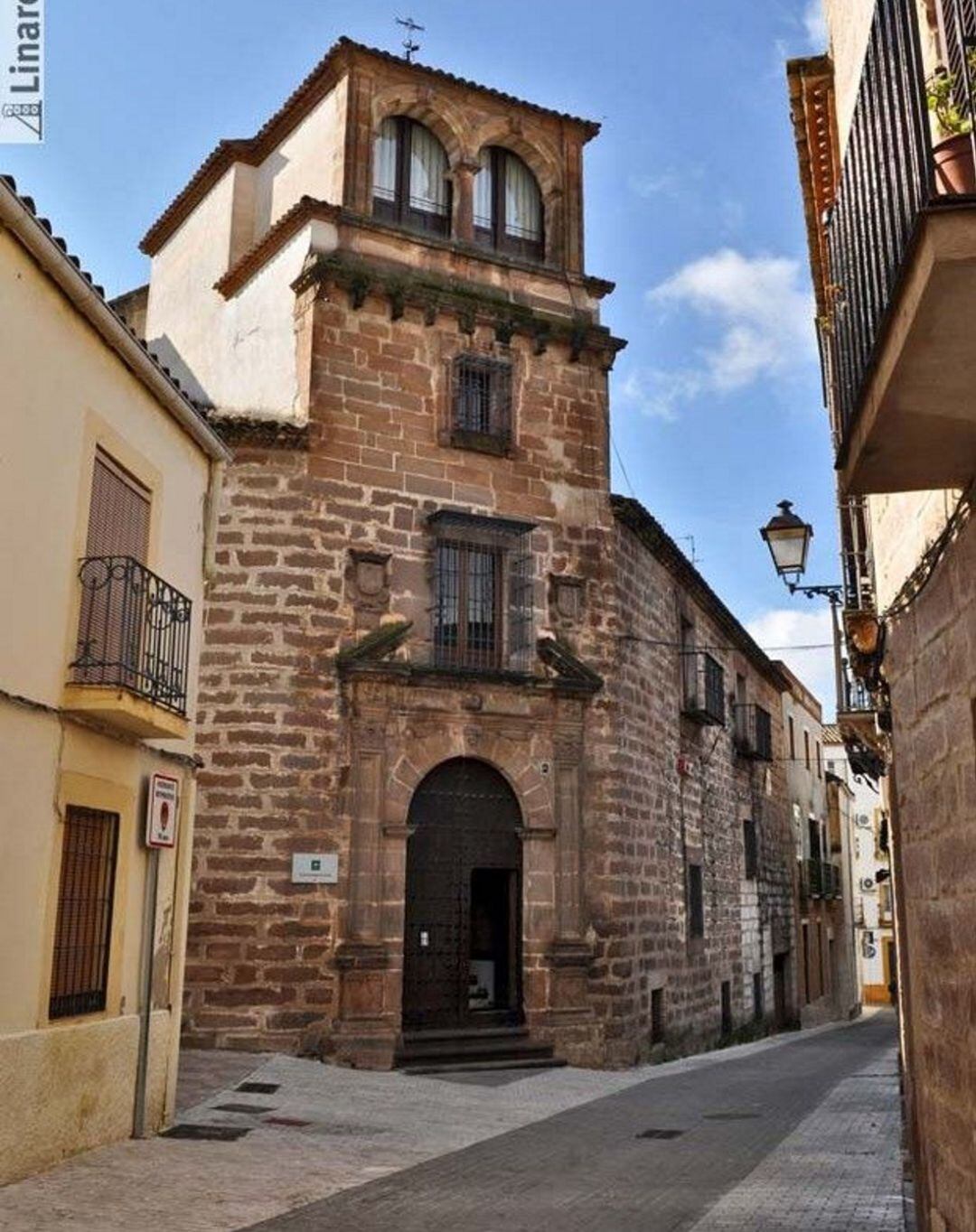 Fachada del Museo Arqueológico de Linares.