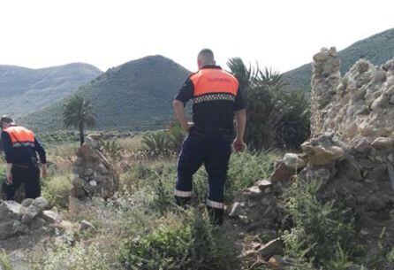 Voluntarios de Protección Civil de Andújar inspeccionando la zona asignada