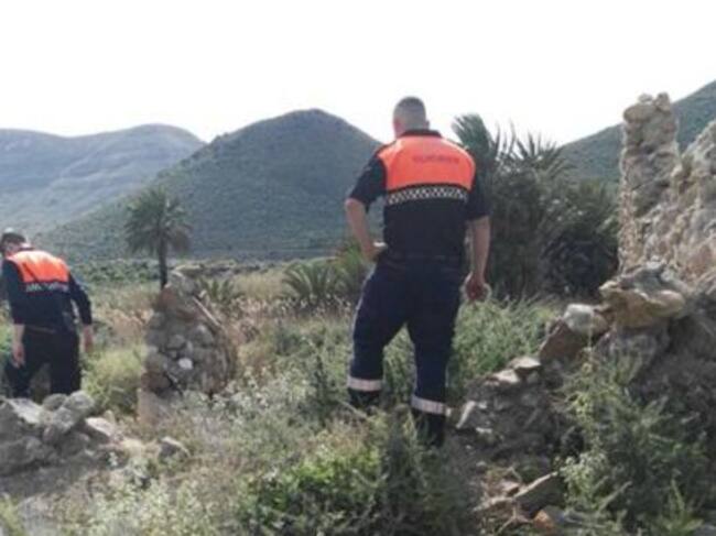 Voluntarios de Protección Civil de Andújar inspeccionando la zona asignada