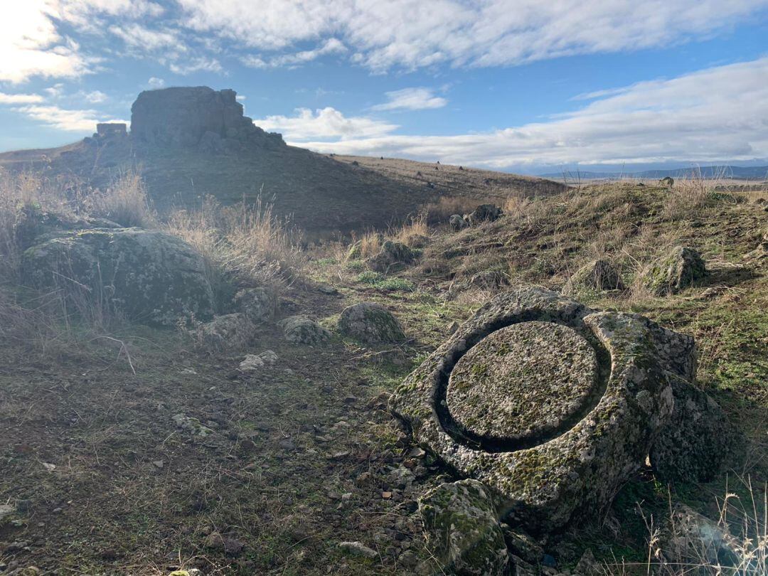 Piedra de molino romano supuestamente expoliada 