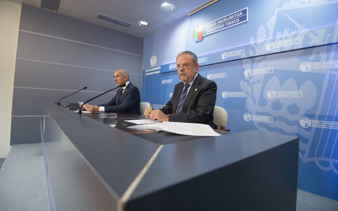 Erkoeka y Azpiazu durante la rueda de prensa tras el Consejo de Gobierno 