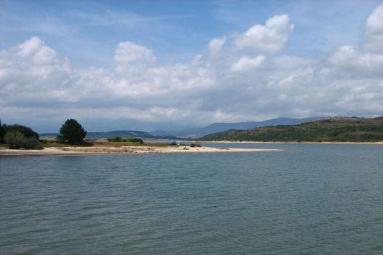 Imagen del embalse del Ebro.