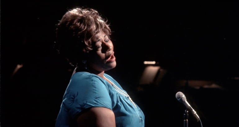 Ella Fitzgerald durante una actuación en Europa