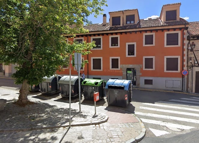 Contenedores junto a la Calle Santa Catalina