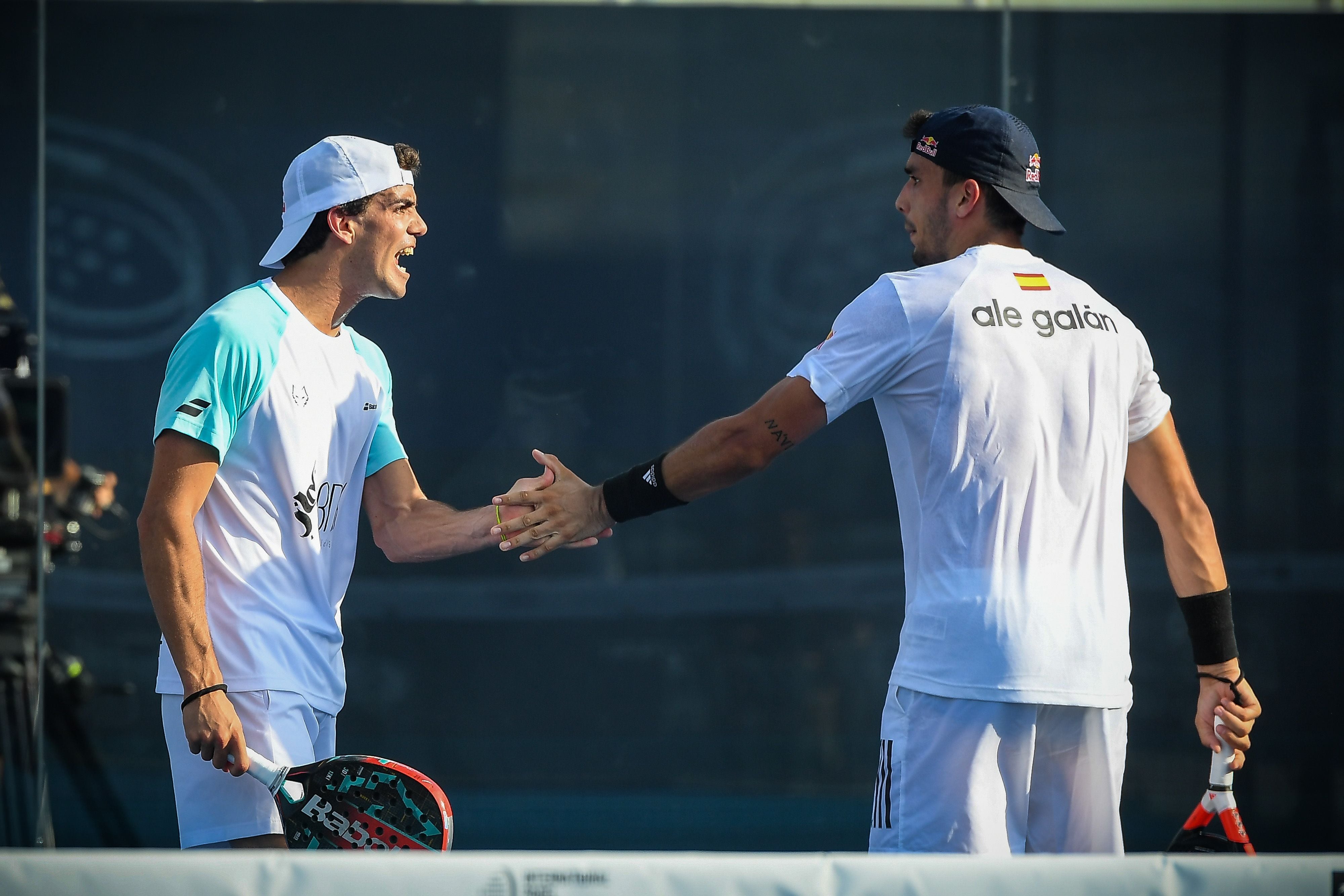 Juan Lebrón y Ale Galán durante el Italy Major Premier Padel 2023. (Photo by Silvia Lore/Getty Images)