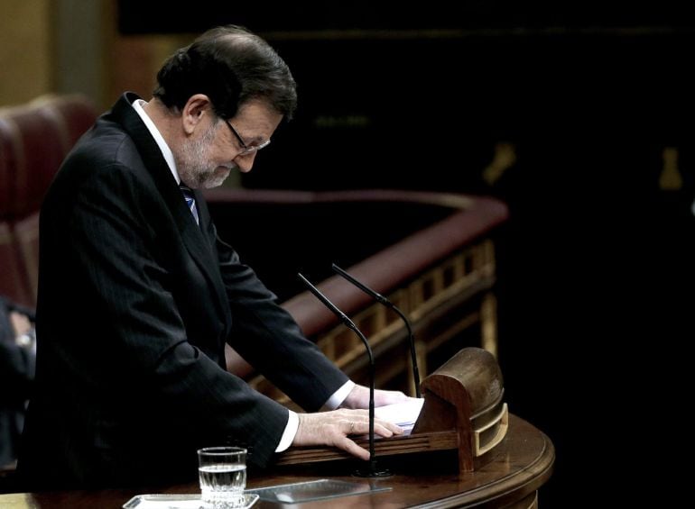 GRA480. MADRID, 24/02/2015.- El presidente del Gobierno, Mariano Rajoy, durante una de sus intervenciones en la sesión de tarde de la primera jornada del vigésimo quinto debate del estado de la nación, la cita parlamentaria anual más importante del año, q