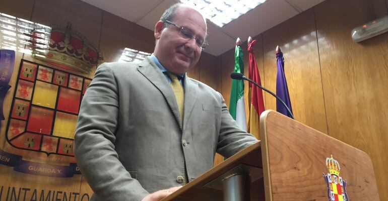 El alcalde de Jaén, Javier Márquez, durante una rueda de prensa.