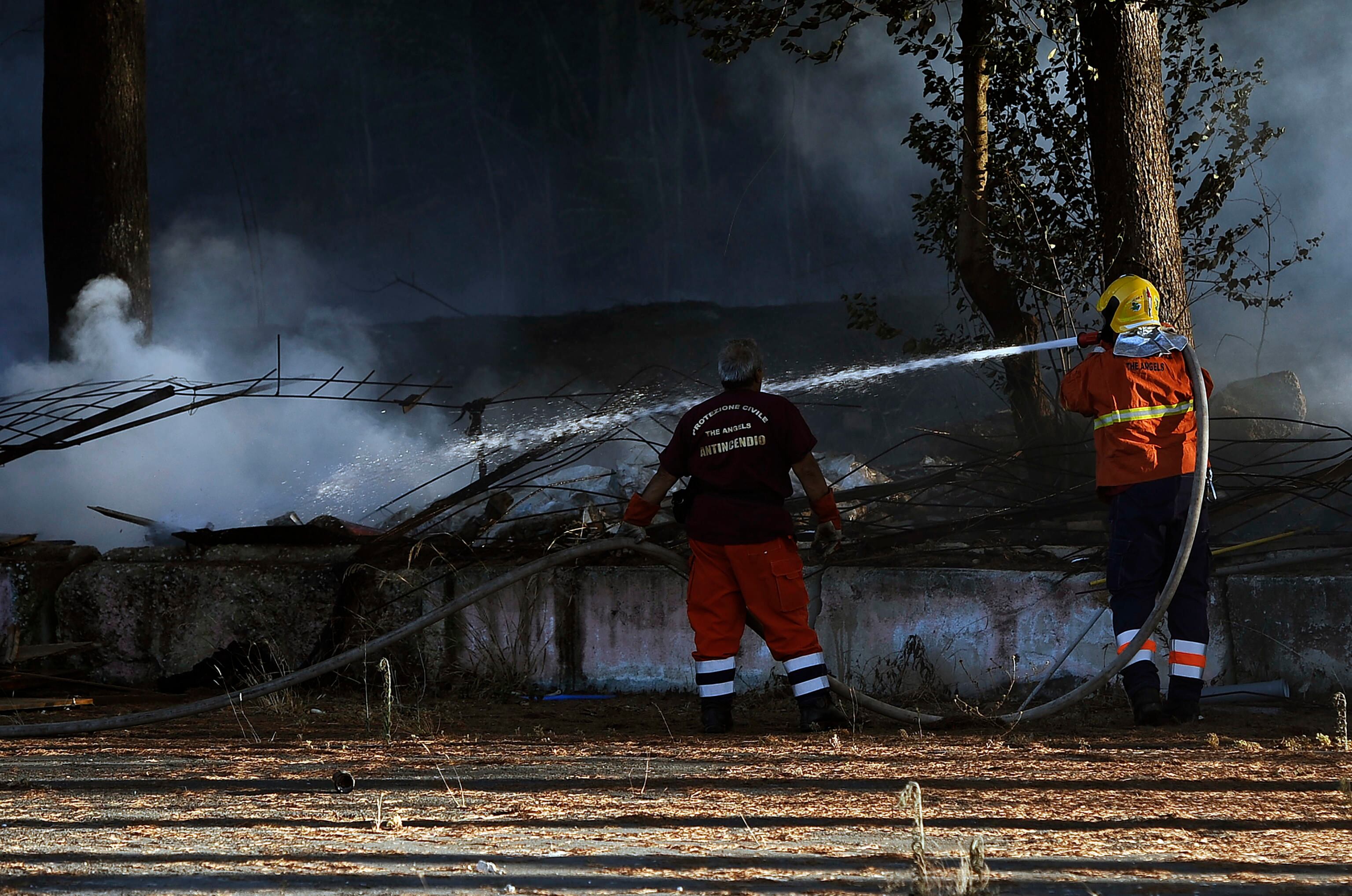 Los bomberos controlan el incendio en Roma