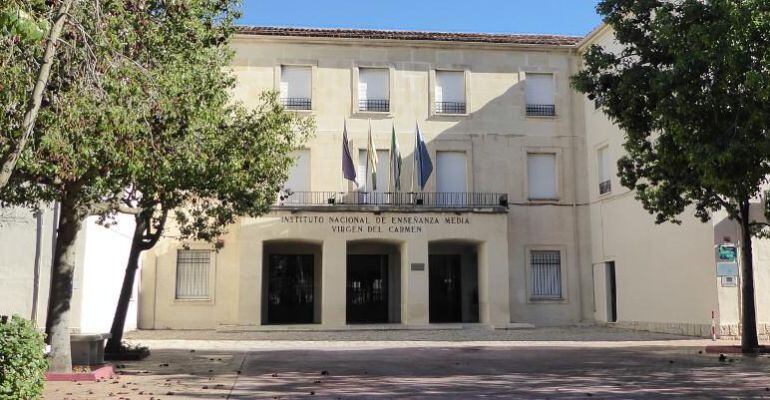 Fachada principal del Instituto Virgen del Carmen de Jaén capital.